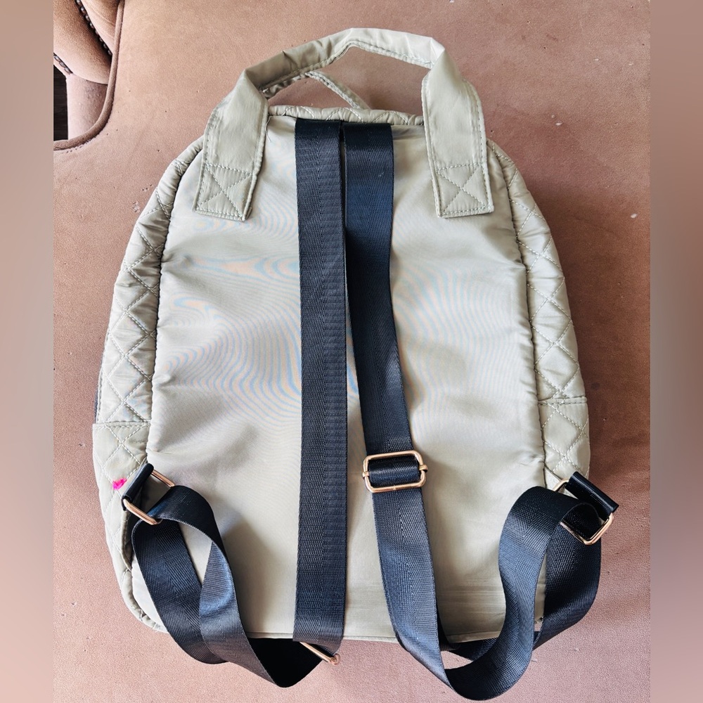 Medium Size Backpack (Alexis Bendel) - Picture 3 of 4